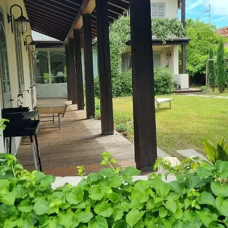 Bnbook - La Veranda Del Lago Travedona Exterior photo